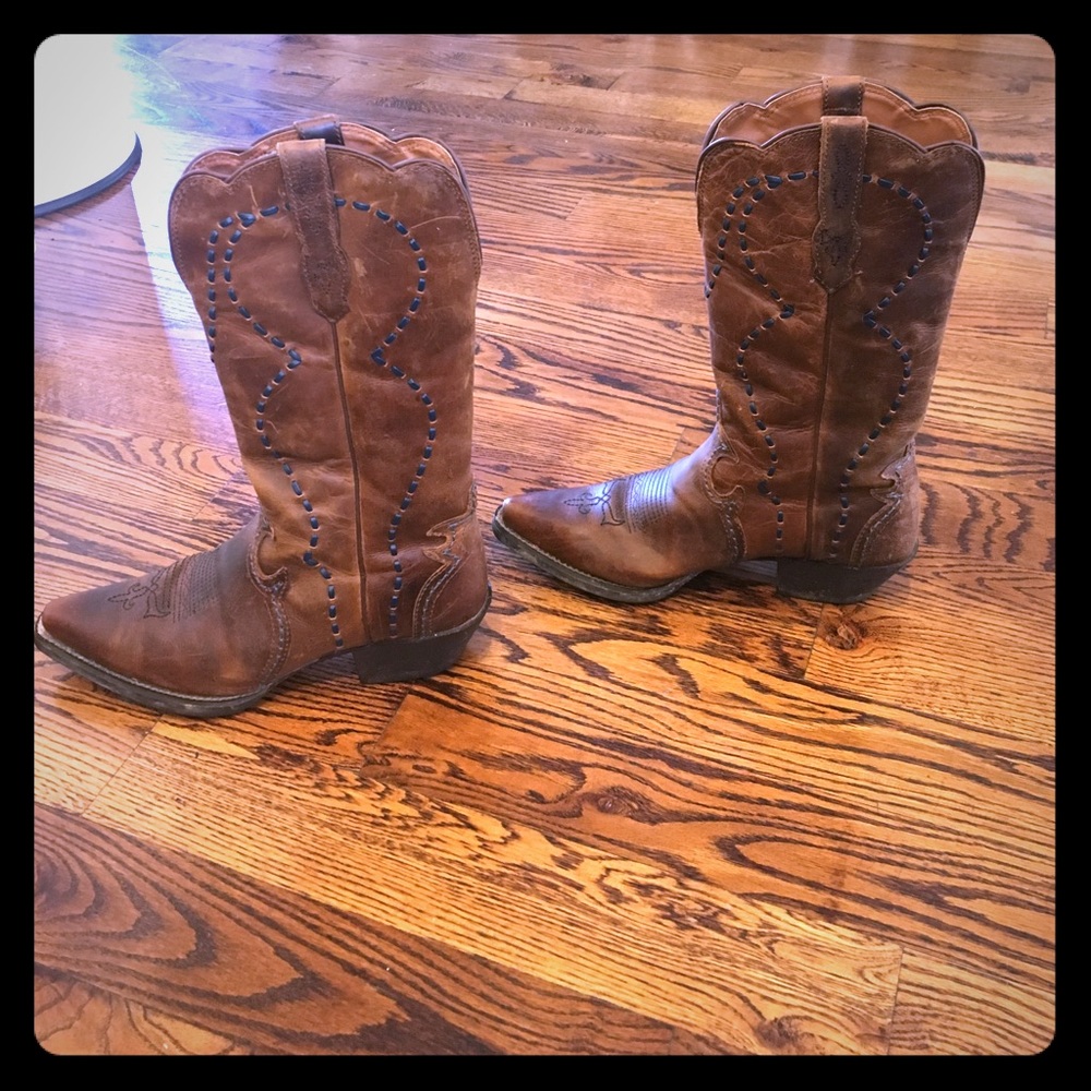 Justin’s cowgirl boots in excellent used condition